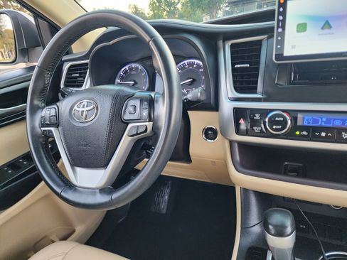 Used 2018 Toyota Highlander XLE image 27