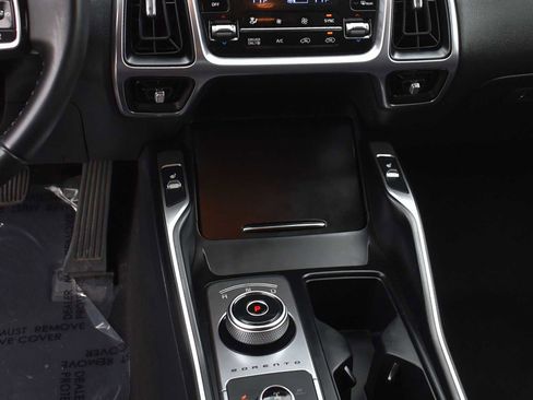 Used 2023 Kia Sorento EX image 16