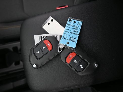 Used 2025 Jeep Wrangler Unlimited Sport AWD/4WD image 18