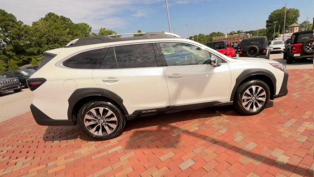 Used 2025 Subaru Outback Touring AWD/4WD image 2