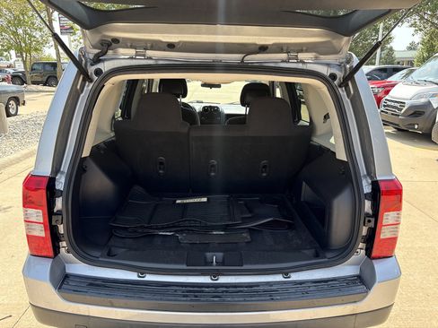 Used 2015 Jeep Patriot Latitude AWD/4WD image 12