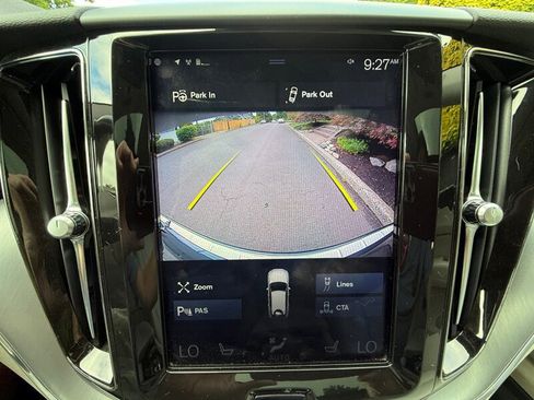 Used 2018 Volvo XC60 T5 Momentum w/ Convenience Package image 23