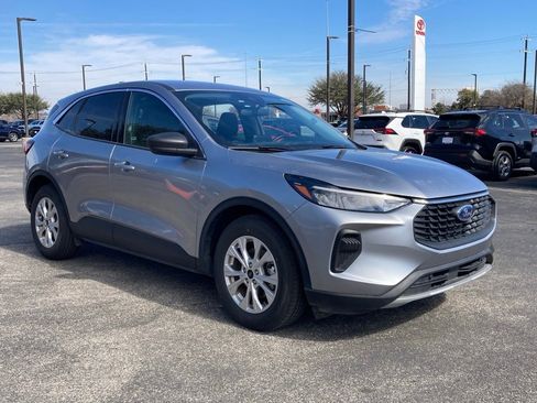 Used 2024 Ford Escape Active w/ Cold Weather Package image 3