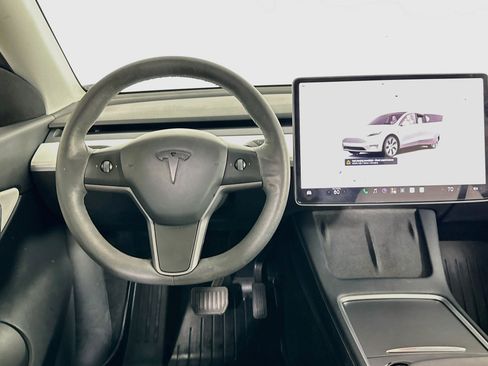 Used 2022 Tesla Model Y Long Range AWD/4WD image 17