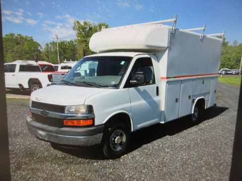 Used 2012 Chevrolet Express 3500 RWD image 4