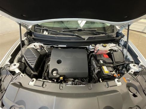 Used 2021 Chevrolet Traverse LS image 28