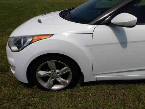 Used 2013 Hyundai Veloster w/ Tech Pkg FWD image 32