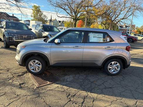 New 2026 Hyundai Venue SE image 4