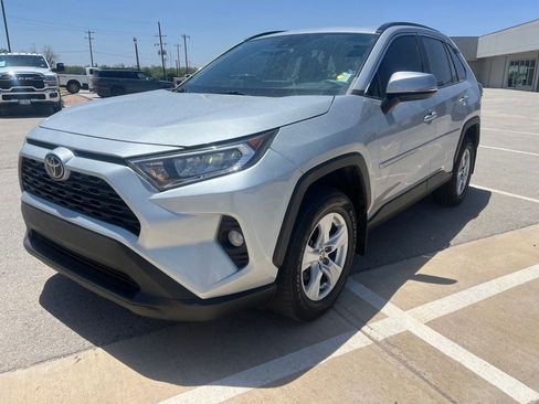 Used 2021 Toyota RAV4 XLE w/ Convenience Package FWD image 1