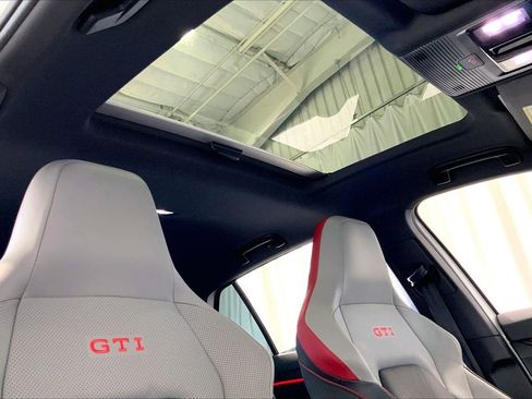 Used 2024 Volkswagen GTI SE FWD image 27