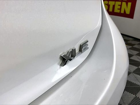 Used 2022 Toyota Highlander XLE image 9