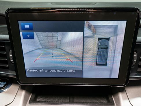 Used 2022 Ford Explorer XLT w/ Equipment Group 202A image 22