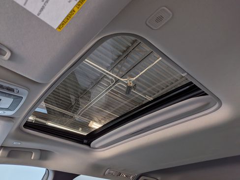 Certified 2025 Toyota Sienna XLE FWD image 30