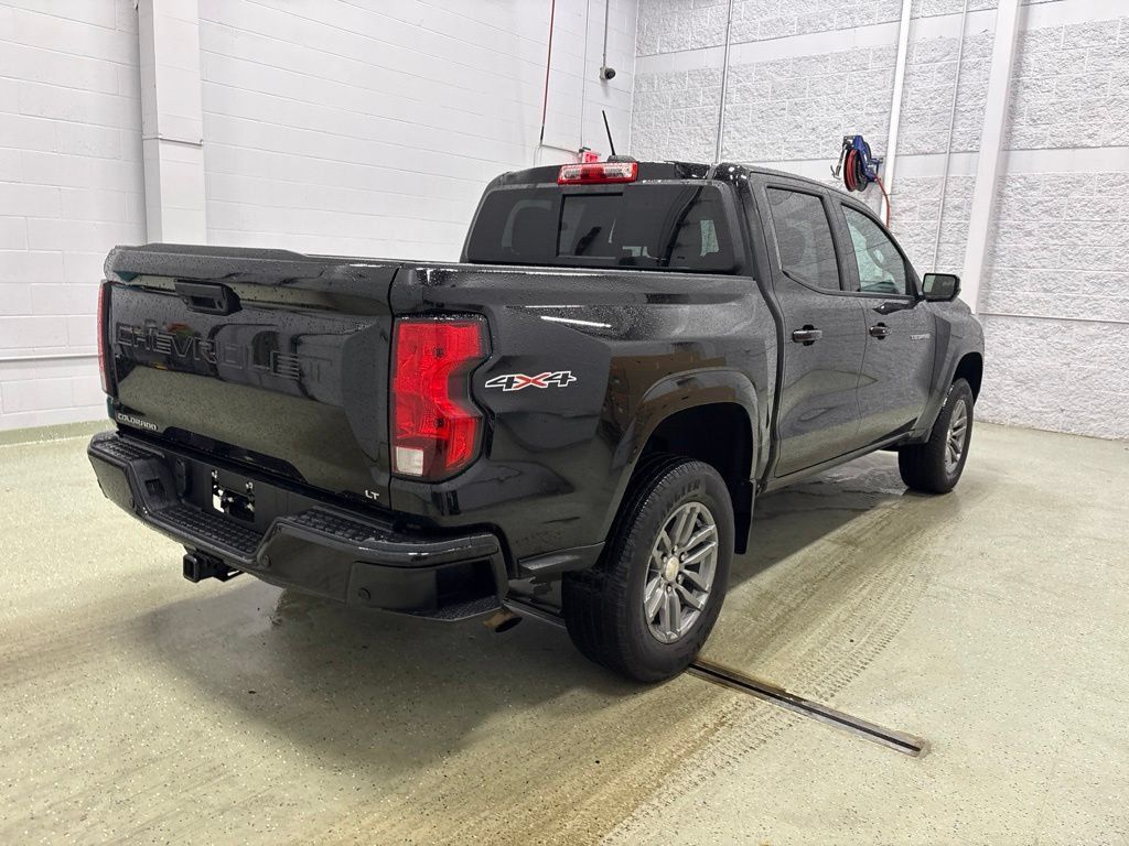 Certified 2023 Chevrolet Colorado LT w/ LT Convenience Package II AWD/4WD image 4