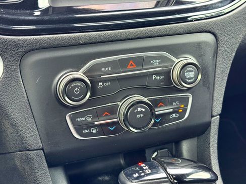 Used 2020 Dodge Charger SXT w/ Blacktop Package image 27