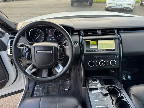 Used 2019 Land Rover Discovery SE AWD/4WD image 16
