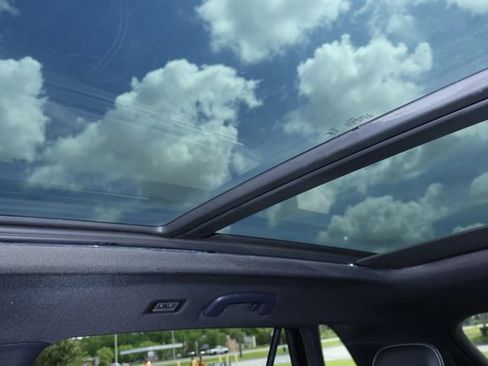 Certified 2024 Volkswagen Atlas Cross Sport SE w/ Panoramic Sunroof Package image 25