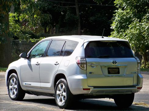 Used 2014 Toyota RAV4 EV image 6
