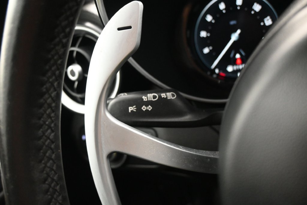 Used 2024 Alfa Romeo Giulia Veloce AWD/4WD image 15