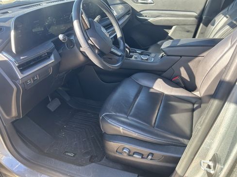 Used 2024 Cadillac XT4 Premium Luxury image 11