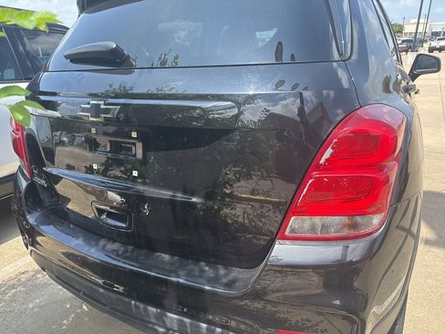 Used 2021 Chevrolet Trax LT w/ Midnight Edition image 5