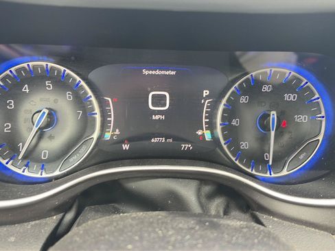Used 2023 Chrysler Pacifica Touring-L w/ Uconnect Theater Family Group AWD/4WD image 10
