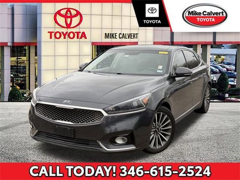 Used 2018 Kia Cadenza Premium w/ Luxury Package image 1