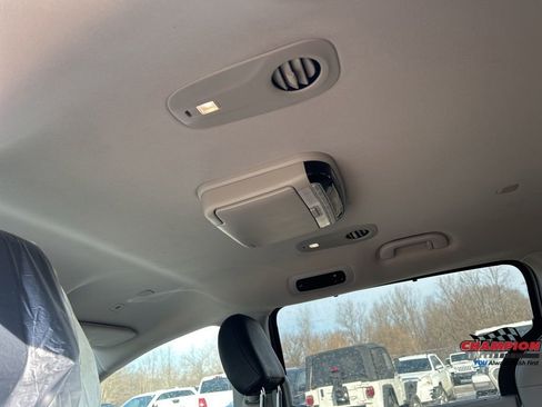 Used 2018 Chrysler Pacifica Touring-L w/ Tire & Wheel Group image 14