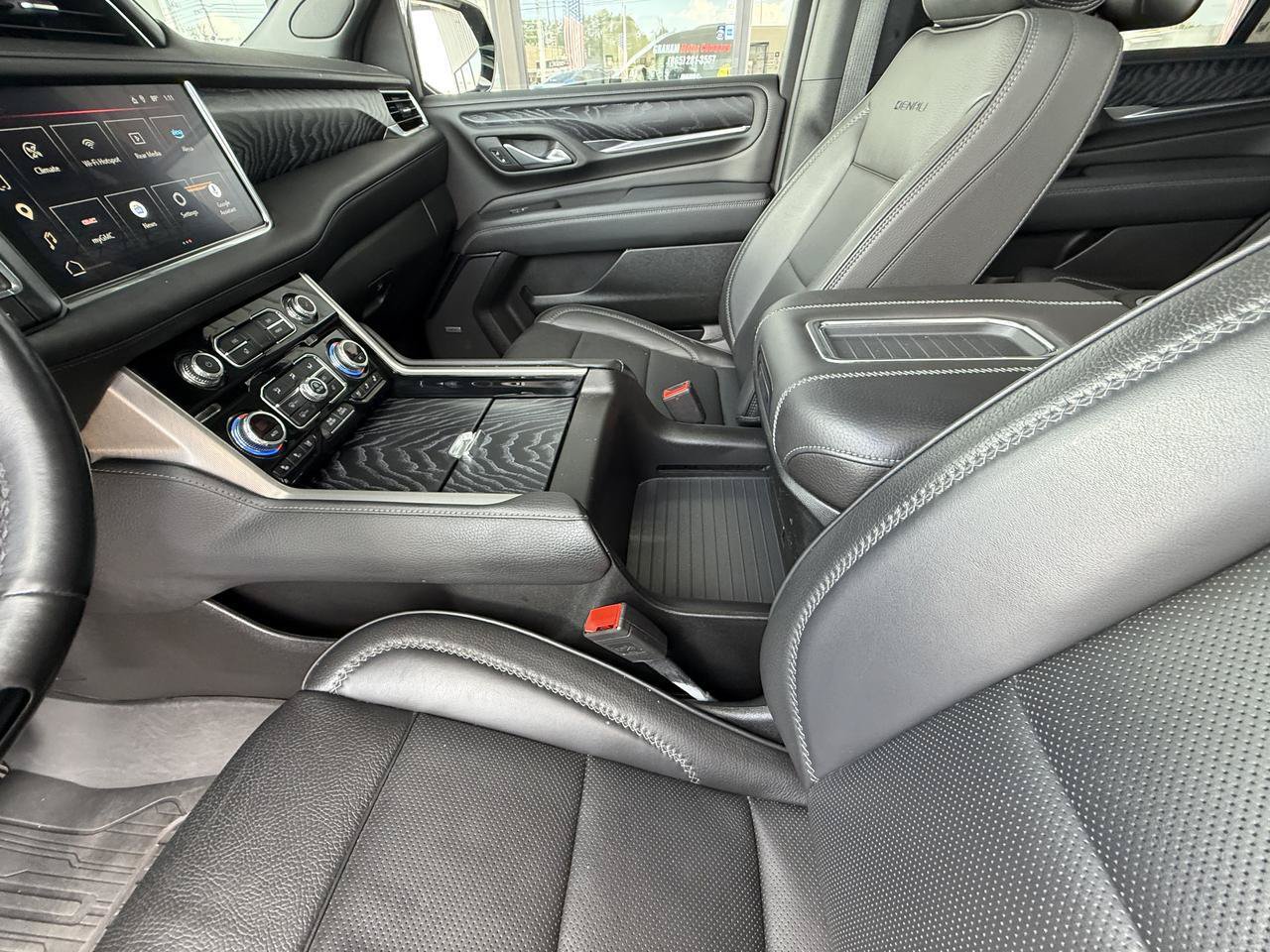 Used 2024 GMC Yukon Denali w/ Advanced Technology Package AWD/4WD image 16