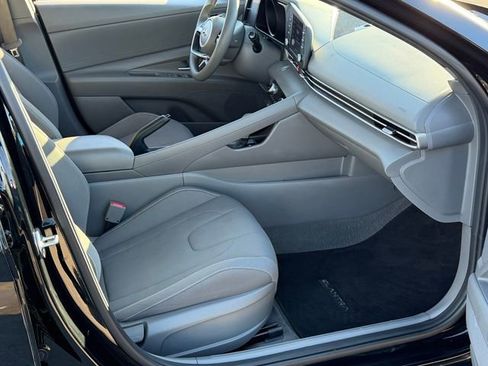 Used 2023 Hyundai Elantra SEL image 25
