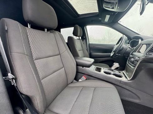 Used 2021 Jeep Grand Cherokee Laredo w/ Security & Convenience Group AWD/4WD image 14