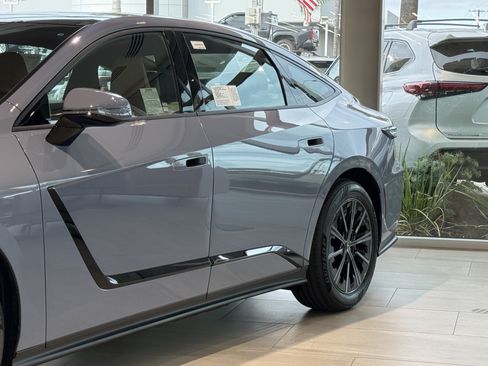 New 2026 Lexus ES 350e FWD image 9