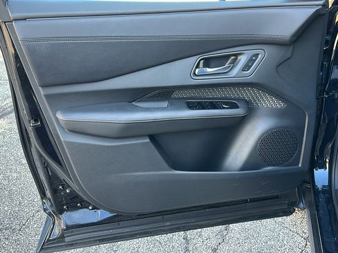 Certified 2024 Nissan Ariya AWD image 13