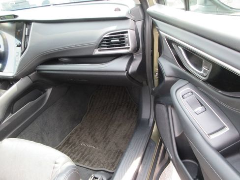 Used 2020 Subaru Outback Limited AWD/4WD image 18
