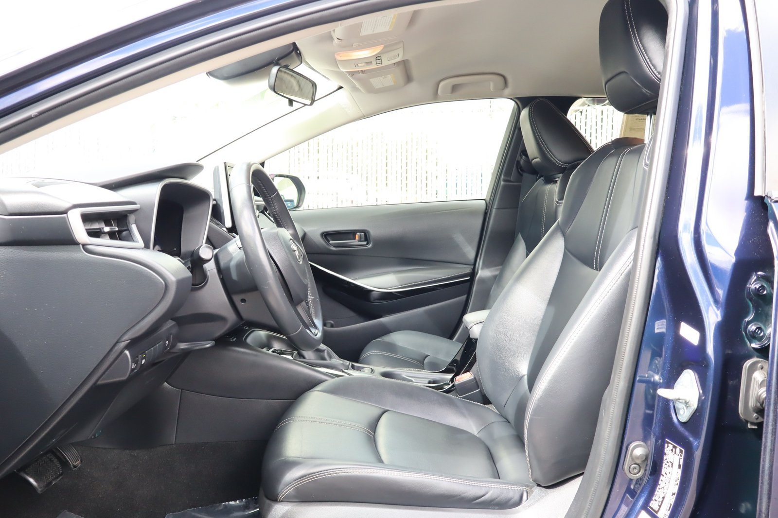 Used 2022 Toyota Corolla LE w/ Premium Interior Package FWD image 20