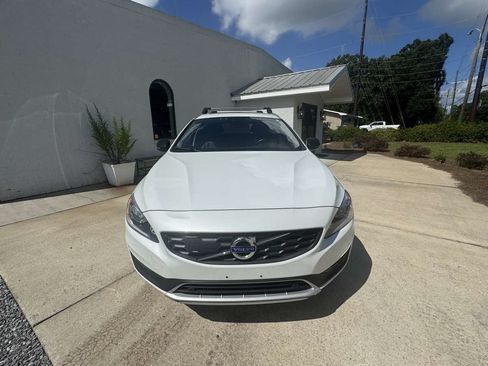 Used 2018 Volvo V60 T5 Cross Country AWD/4WD image 3