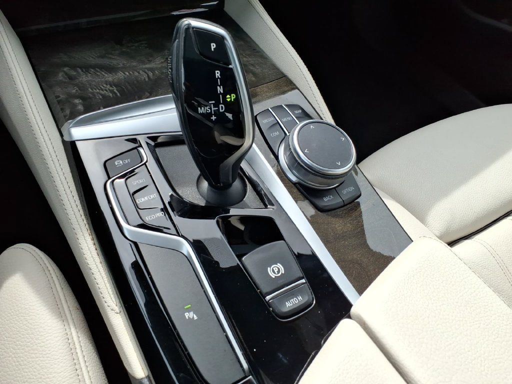 Used 2019 BMW 540i xDrive AWD/4WD image 9
