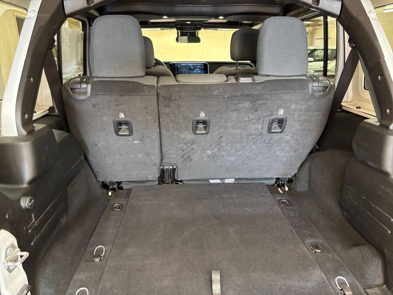 Used 2025 Jeep Wrangler Unlimited Rubicon AWD/4WD image 29