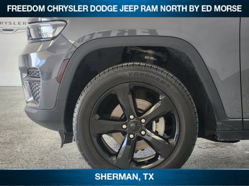 Used 2023 Jeep Grand Cherokee Altitude RWD image 6
