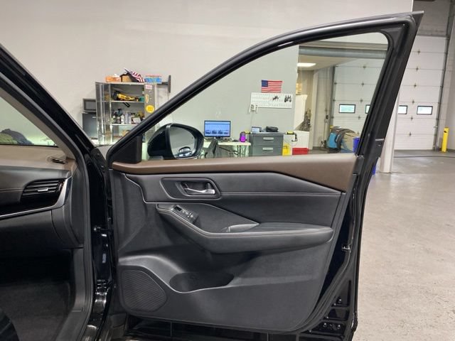 Certified 2023 Nissan Rogue SL w/ SL Premium Package AWD/4WD image 17