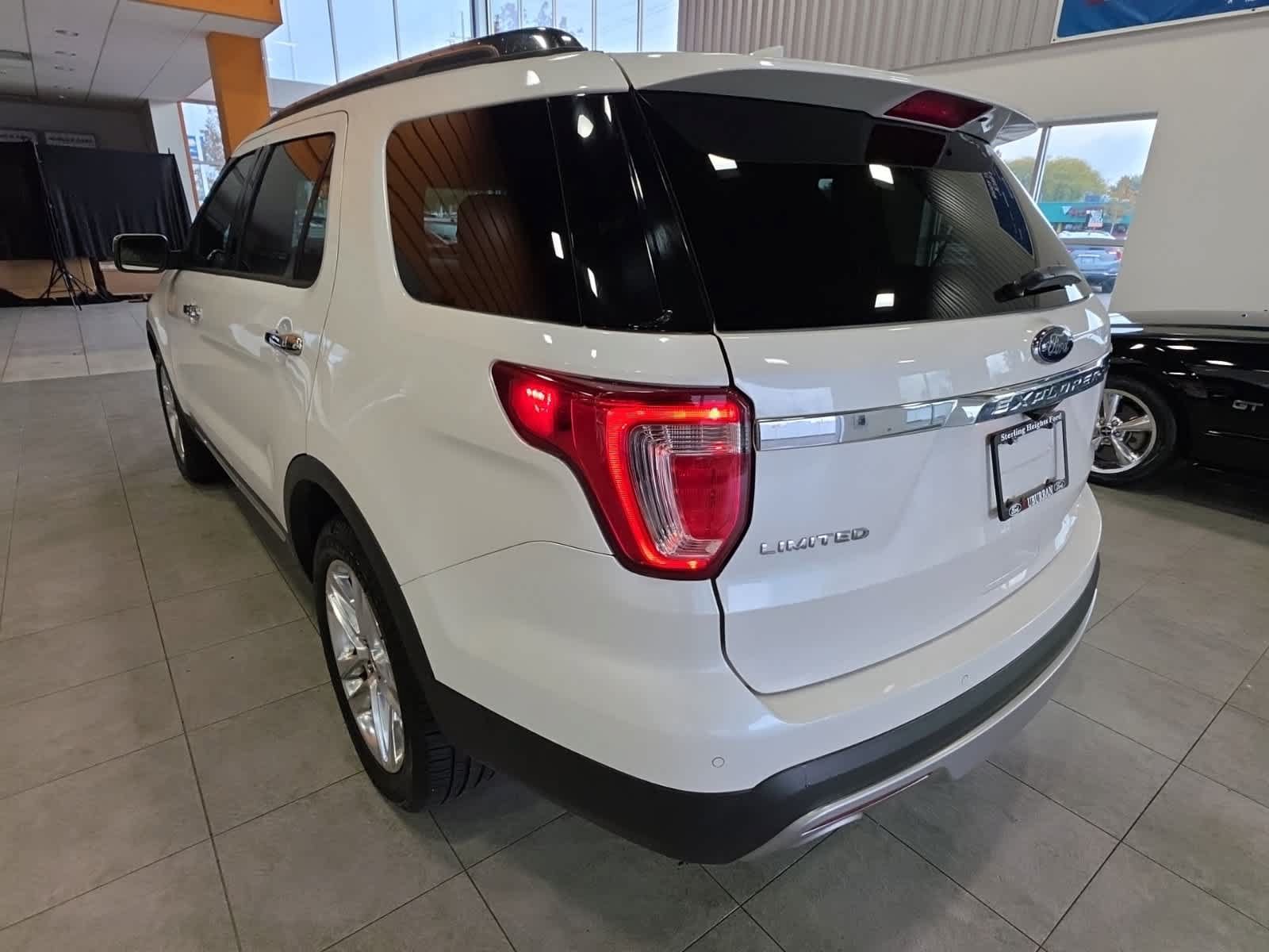 Used 2016 Ford Explorer Limited w/ Equipment Group 301A AWD/4WD image 11