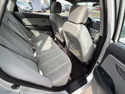 Used 2010 Hyundai Elantra GLS FWD image 12