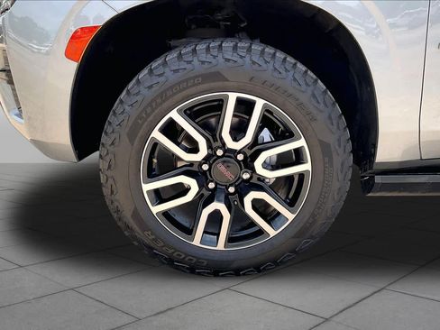 Used 2023 GMC Yukon AT4 w/ AT4 Premium Plus Package AWD/4WD image 11