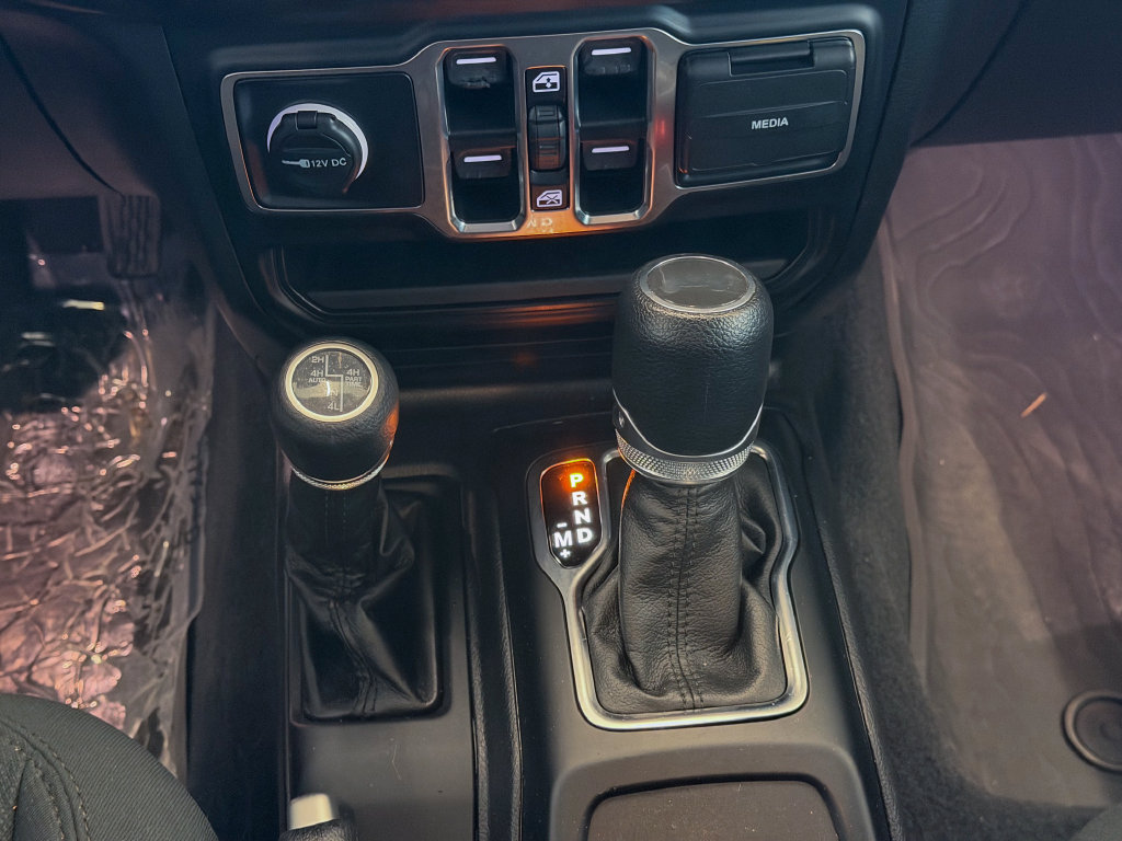 Used 2023 Jeep Wrangler Unlimited w/ Dual Top Group AWD/4WD image 20