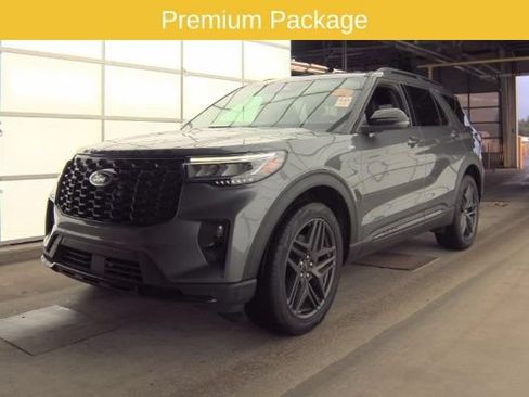 Used 2025 Ford Explorer ST-Line w/ Premium Package AWD/4WD image 2