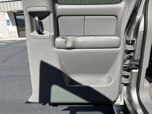 Used 2000 Chevrolet Silverado 2500 LS w/ Firm Ride Suspension Pkg AWD/4WD image 29