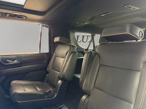 Used 2021 Chevrolet Suburban Premier w/ Premium Package AWD/4WD image 13