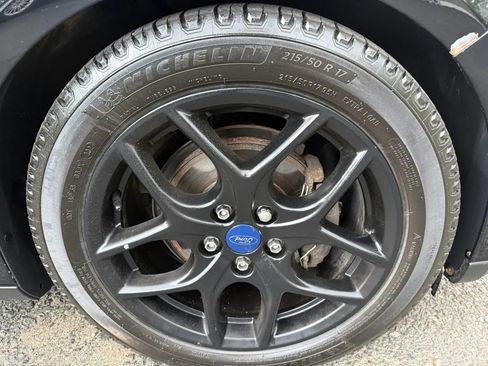 Used 2016 Ford Focus SE w/ Equipment Group 201A FWD image 12