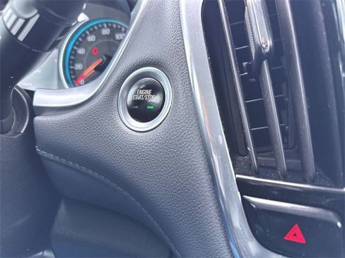 Used 2020 Chevrolet Traverse LT w/ LT Premium Package image 17