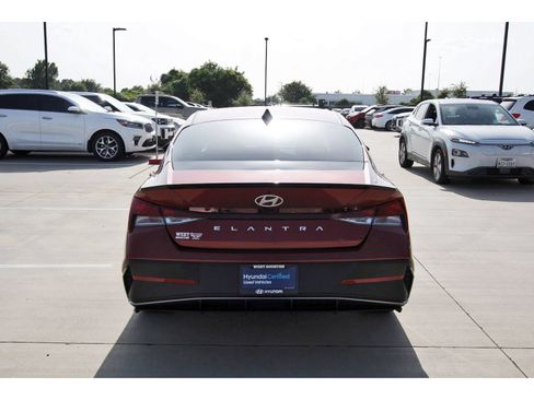 Certified 2025 Hyundai Elantra Sport FWD image 8